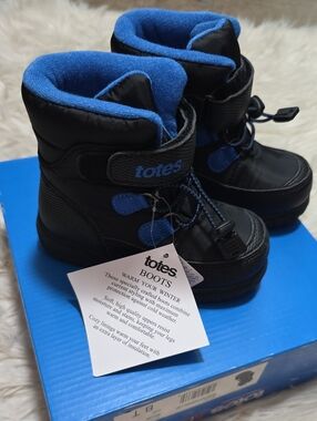 NWT Totes Now Boots- 8 Toddler